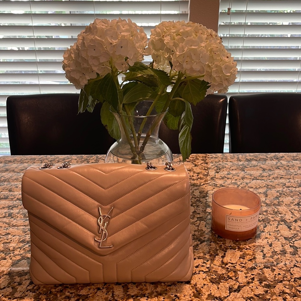 Like new Yves Saint Laurent Loulou Medium Chain Shoulder Bag - Picture 5 of 11